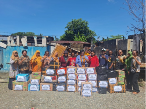 Komunitas Belajar IX Tambelo Serahkan 25 Paket Sembako dan Baju Layak Pakai untuk Korban Kebakaran Lorong Masbait