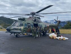 TNI AU Kerahkan 4 Helikopter untuk Distribusikan Makan Bergizi Gratis di Papua Tengah