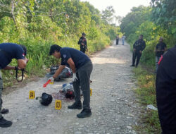 Penemuan Jasad Teranus dengan Kaki Tergantung Picu Blokade Jalan di Mimika