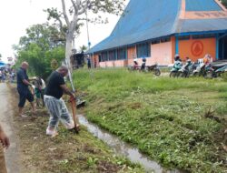 Bupati Bladib Gebze Turun Langsung! Gerebek Sampah Penuhi Saluran Drainase