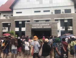 Mama-Mama Papua Barat Daya Kembali Demo di Kantor Gubernur, Desak Pembangunan Pasar