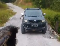 Legislator Papua Barat Desak Pemkab Teluk Bintuni Perbaiki Jalan Rusak