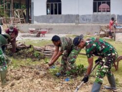 TNI dan Warga Bersatu Bangun Kembali Gereja yang Dirusak OPM di Papua