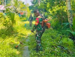 Babinsa Bantu Warga Bersihkan Lingkungan Kumuh