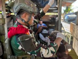 Satgas Yonif 733/Masariku Gerak Cepat Berikan Pengobatan Gratis untuk Warga Papua