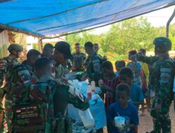 Satgas Yonif 126/Kala Cakti Bagi Sembako untuk Warga Papua Selatan