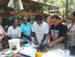 Mama-mama Papua Jayapura Diberdayakan dengan Pelatihan Pembuatan Pupuk Organik Cair