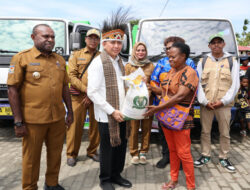 Gubernur Resmikan Distribusi Cadangan Beras Bantuan untuk Kabupaten Sarmi
