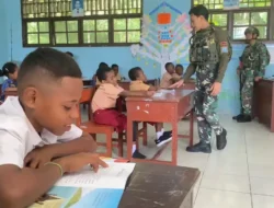 Satgas Yonif 642/Kps Jadi Tenaga Pendidik di SD Inpres Krawargef untuk Dukung Pendidikan Papua Barat