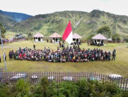 Puncak Bergema Merah Putih: Warga Kibarkan Sang Saka Sambil Tolak OPM