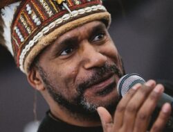 Rakyat Papua Geram: Benny Wenda & Sebby Sambom Hidup Mewah di LN Sementara Warga Sengsara