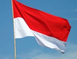 Sinak Gemilang: Bendera Merah Putih Raksasa Berkibar di Tengah Rakyat