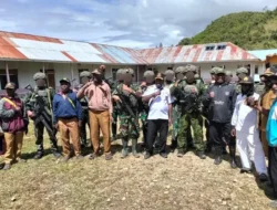 Satgas Yonif 4 Marinir Hadir dengan Pendekatan Manusiawi di Distrik Obano