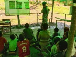 Satgas Yonif 732/Banau Jadi Guru dan Orang Tua bagi Anak-Anak Papua di Pos Dangbet