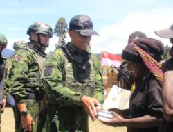 Satgas Yonif 408/Sbh Gelar Bakti Sosial di Kuyawage, Rayakan HUT ke-80 TNI dengan Aksi Nyata