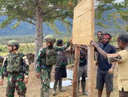 Satgas Yonif 408/Sbh dan Warga Nenggeagin Gotong Royong Bersihkan Gereja Sambut Konferensi GKI