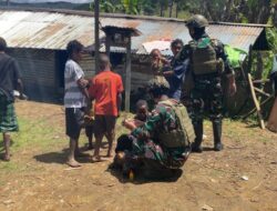 Satgas Yonif 644/Walet Sakti Sentuh Hati Warga Walaik dengan Layanan Kesehatan Penuh Kasih